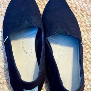 Toms 11 Women’s Black Slip-On Shoes